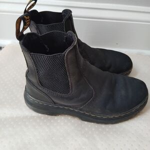 Dr. Martens Black Chelsea Boots Sleek Design
